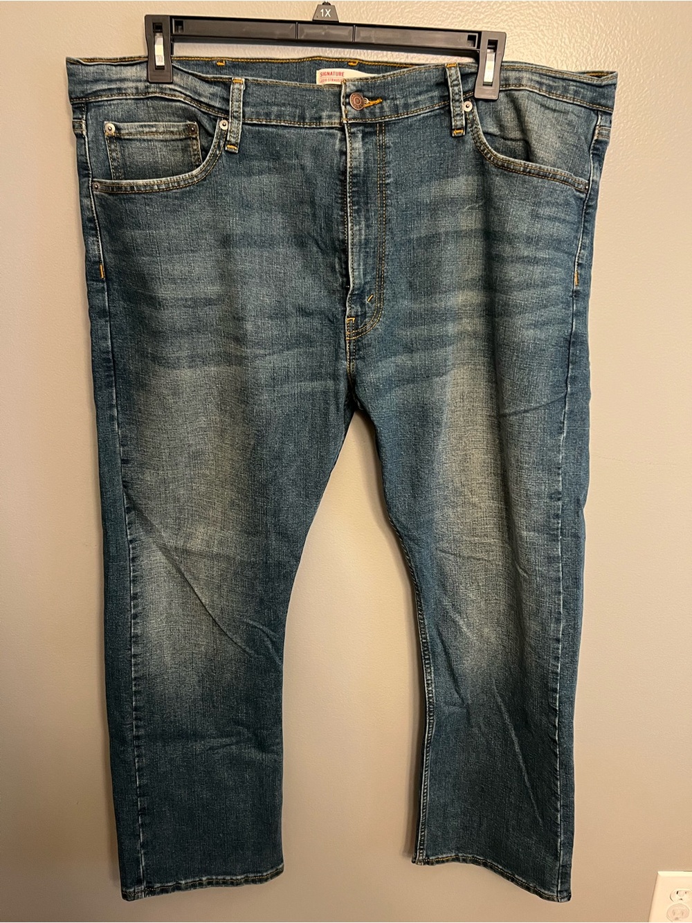 Signature by Levi Strauss Men's Straight Leg Blue Jeans